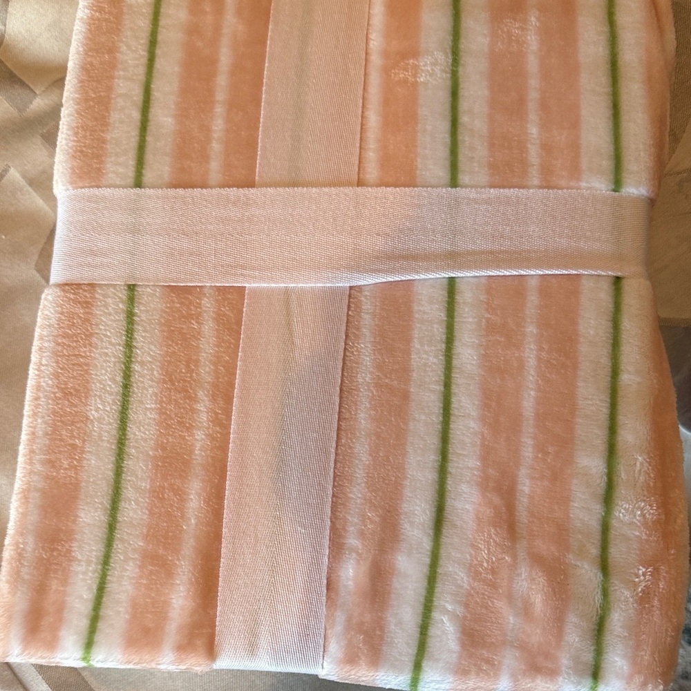 Holiday Home Pink Microplush Throw Blanket - Picture 3 of 3